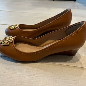 Tan and Gold Tory Burch Wedges